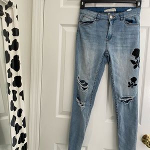 Rose Embroidered Lightwash High-rise Skinny Jeans